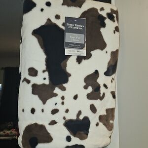 Better Homes & Gardens, Cowhide Faux Fur Throw, 50X60 Inches! Nwts!!